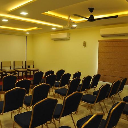 Hotel Pasupala Grand Anantapur Zewnętrze zdjęcie