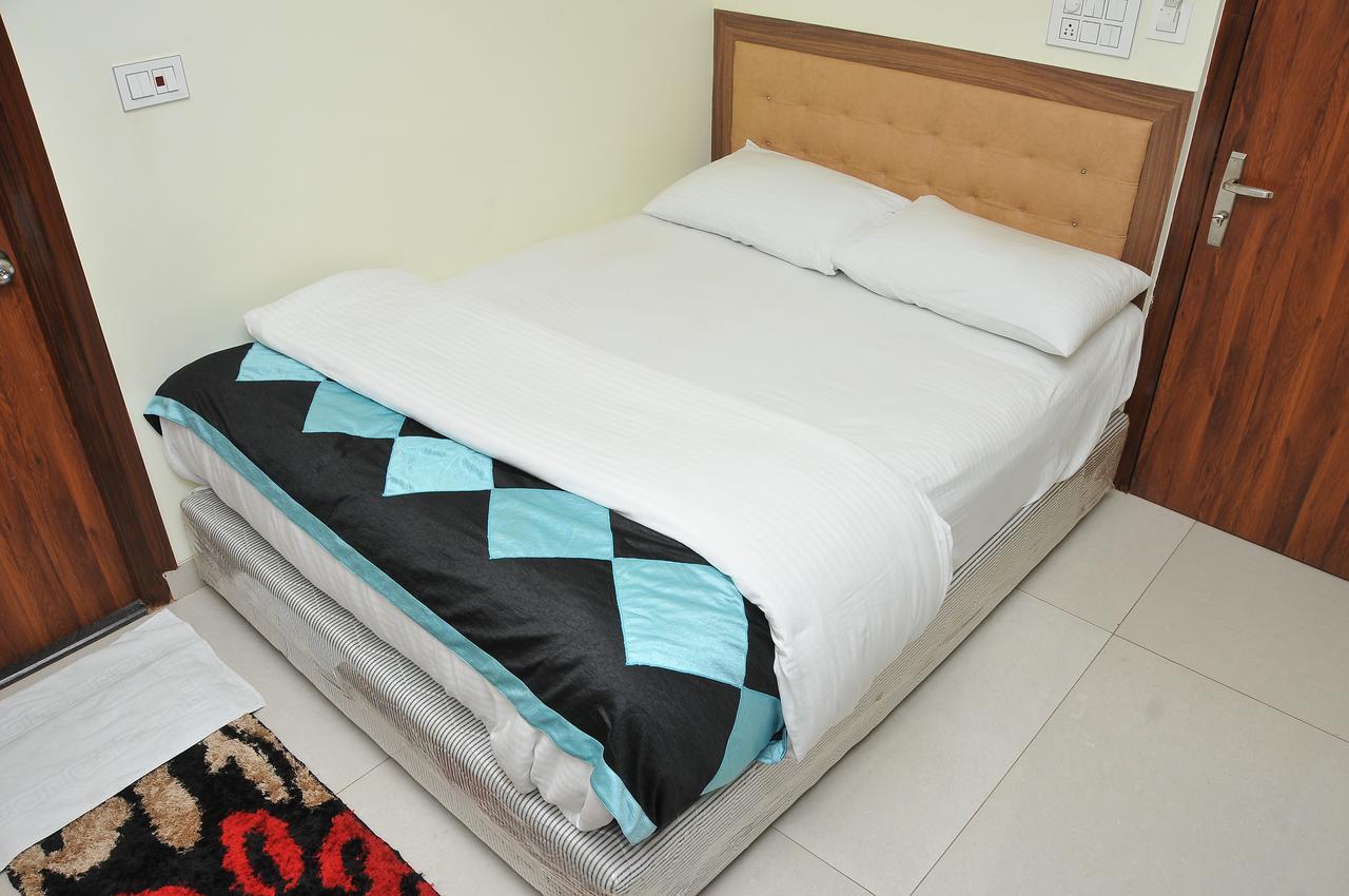 Hotel Pasupala Grand Anantapur Zewnętrze zdjęcie