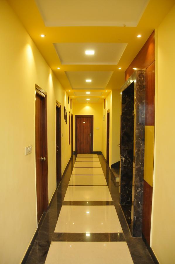 Hotel Pasupala Grand Anantapur Zewnętrze zdjęcie