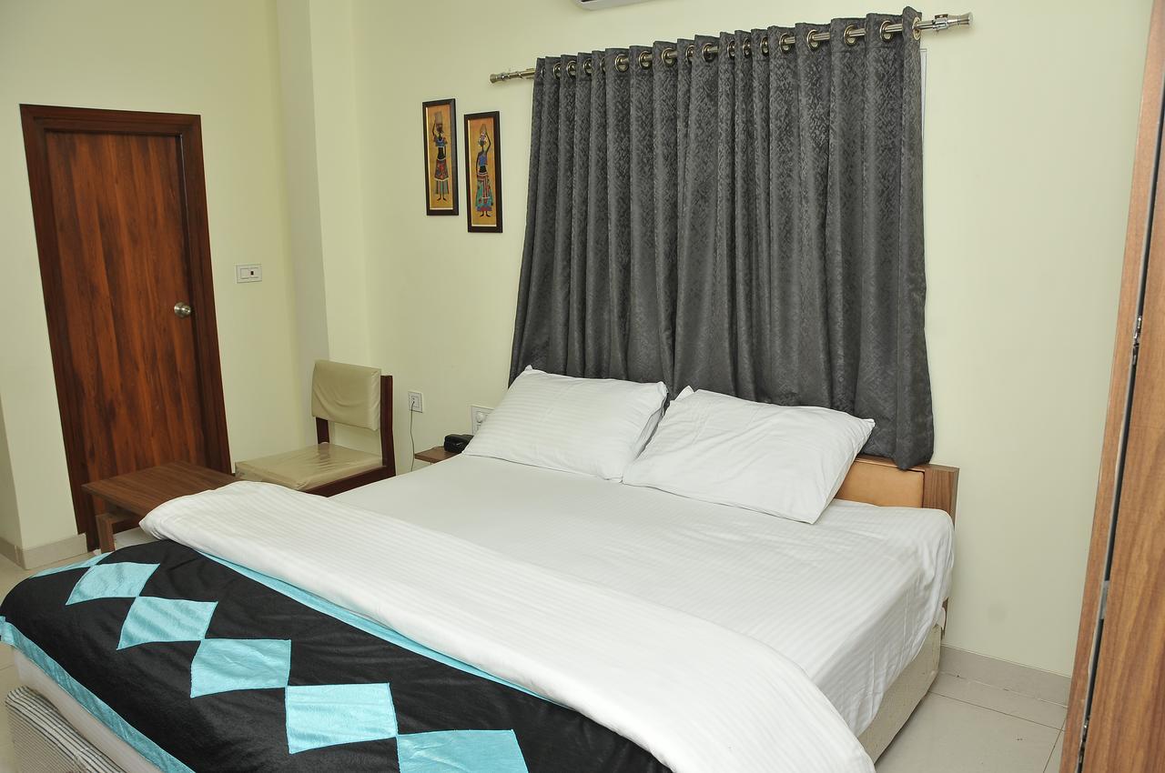 Hotel Pasupala Grand Anantapur Zewnętrze zdjęcie