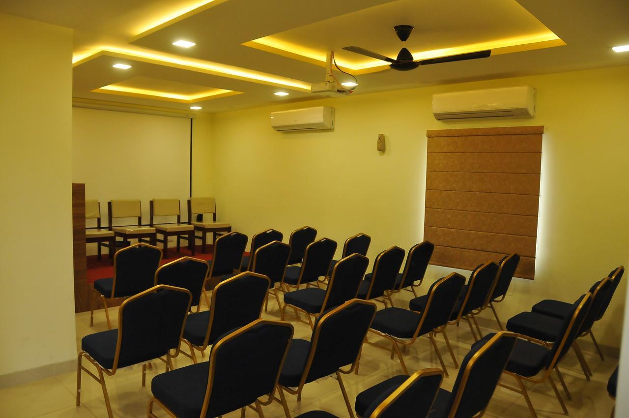 Hotel Pasupala Grand Anantapur Zewnętrze zdjęcie