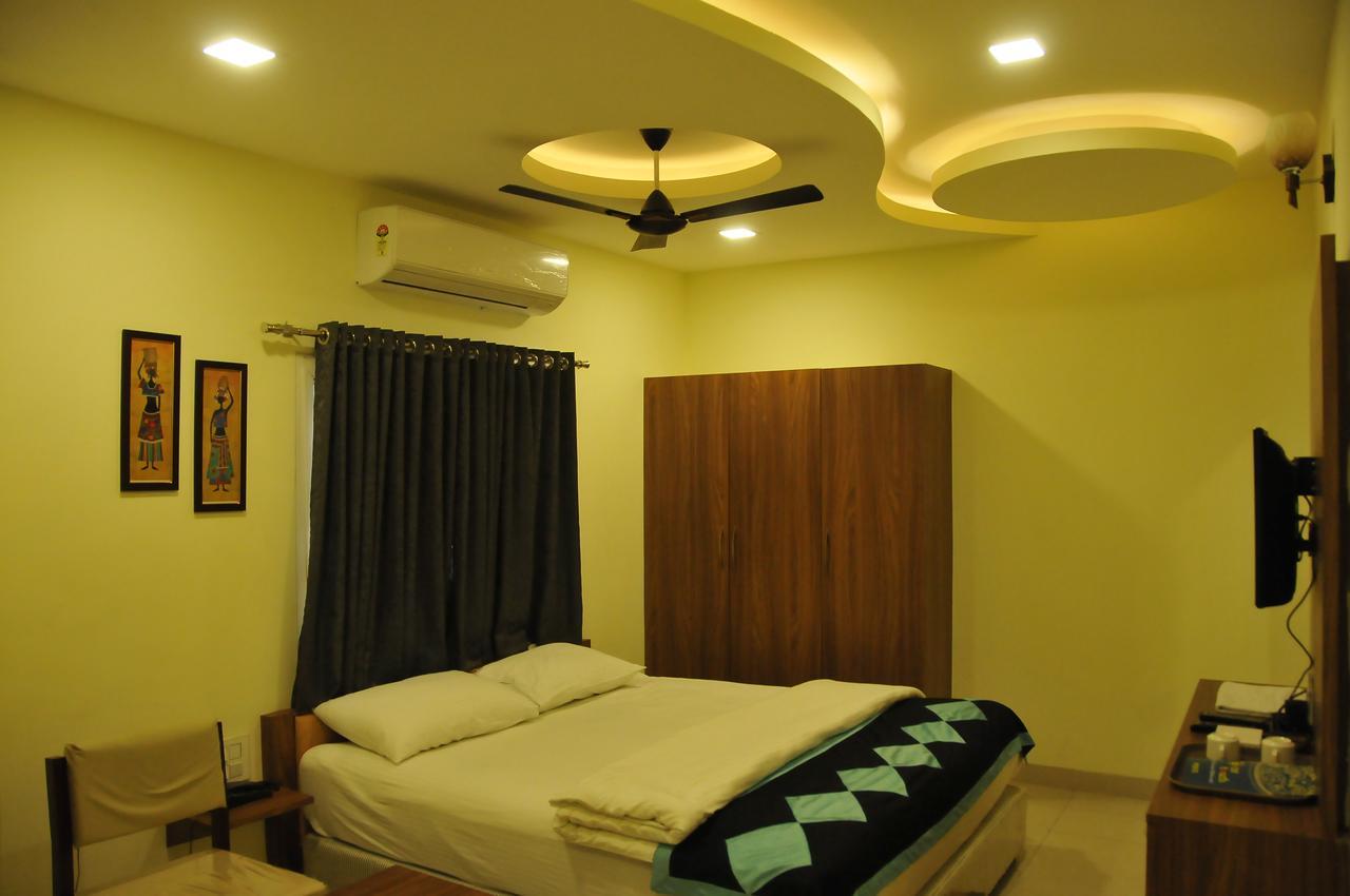 Hotel Pasupala Grand Anantapur Zewnętrze zdjęcie