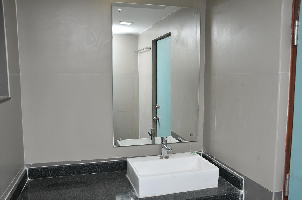 Hotel Pasupala Grand Anantapur Zewnętrze zdjęcie